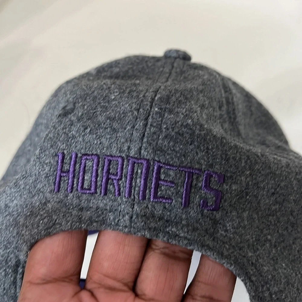Charlotte Hornets Alternate Logo Ultra Game Gray/Purple Snapback 7 Panel